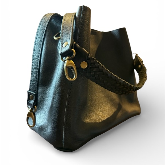 🦋PLG Butterfly Bucket Bag — Pebbled Black - Picture 2 of 8